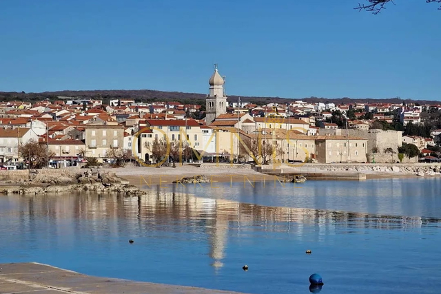 Krk- Poslovni prostor za prodaju ili najam – Grad Krk, 45 m², centar!