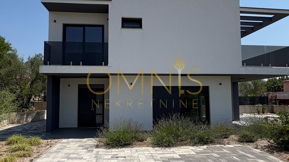 OTOK KRK, GRAD KRK (okolica) – Moderna luksuzna vila s bazenom i pogledom na more