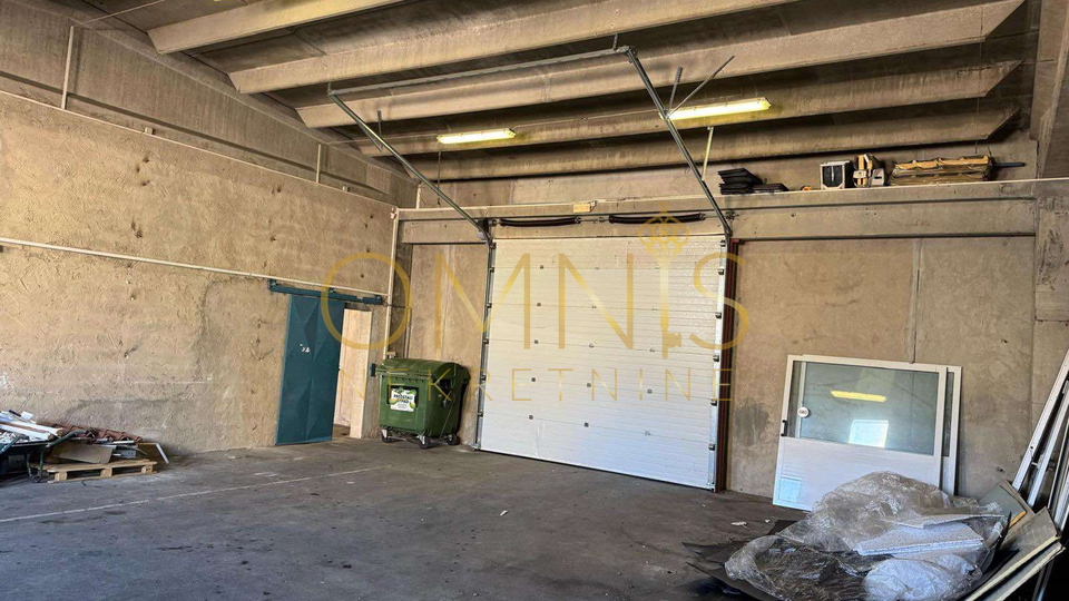 Dražice -skladišni prostor, 400 m2, najam!