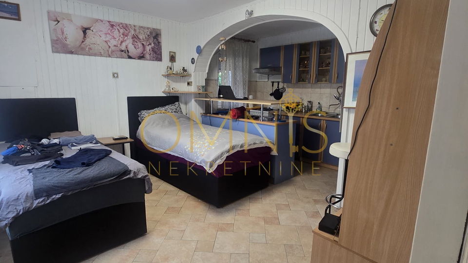 Dražice -studio apartman, parking, vrt, terasa, najam!