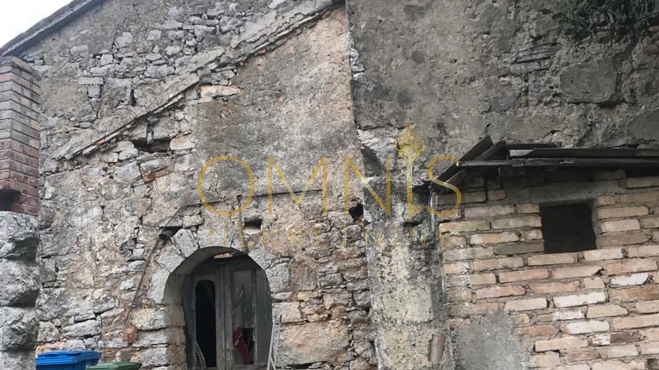 KASTAV – SPINČIĆI, KAMENA KUĆA 134 m² S VELIKOM OKUĆNICOM 858 m²