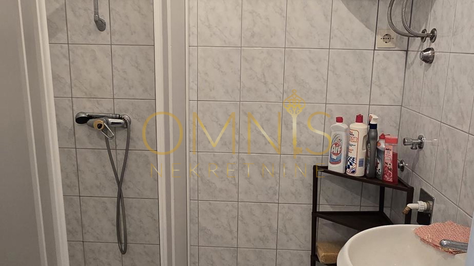 Apartman u Krku s parkirnim mjestom – 300 m od mora