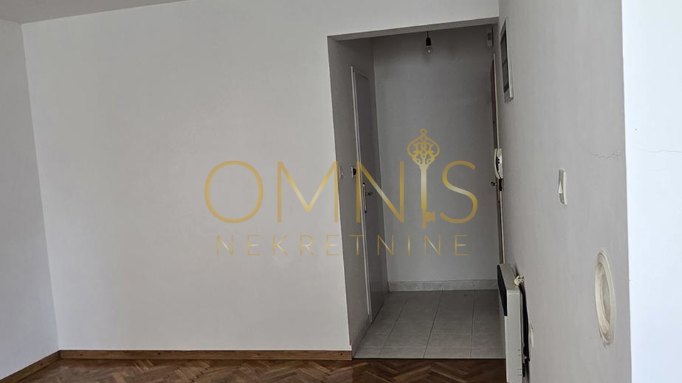 Apartman u Krku s parkirnim mjestom – 300 m od mora