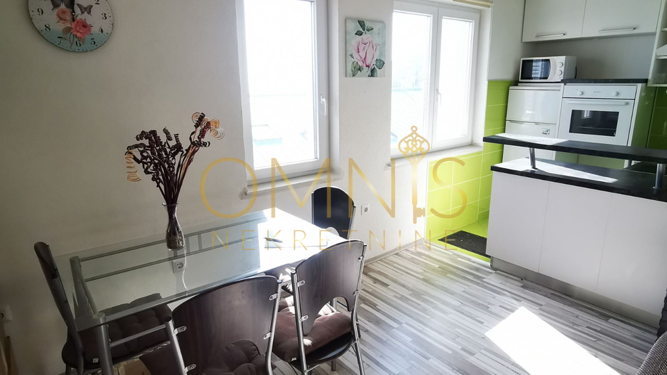 Opatija -garsonjera s galerijom, pogled na more, parking, prodaja!