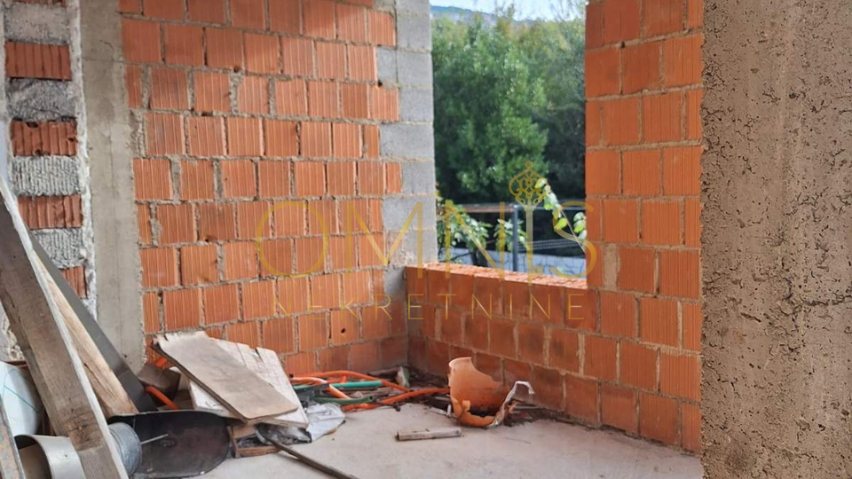 Crikvenica, Dramalj -stan roh-bau s prekrasnim pogledom na Kvarner, okućnica, prodaja!