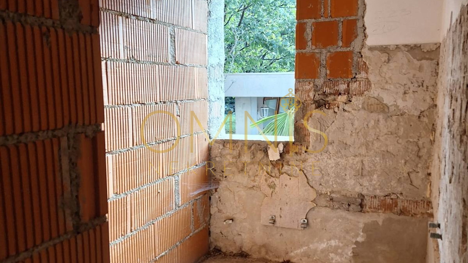 Crikvenica, Dramalj -stan roh-bau s prekrasnim pogledom na Kvarner, okućnica, prodaja!
