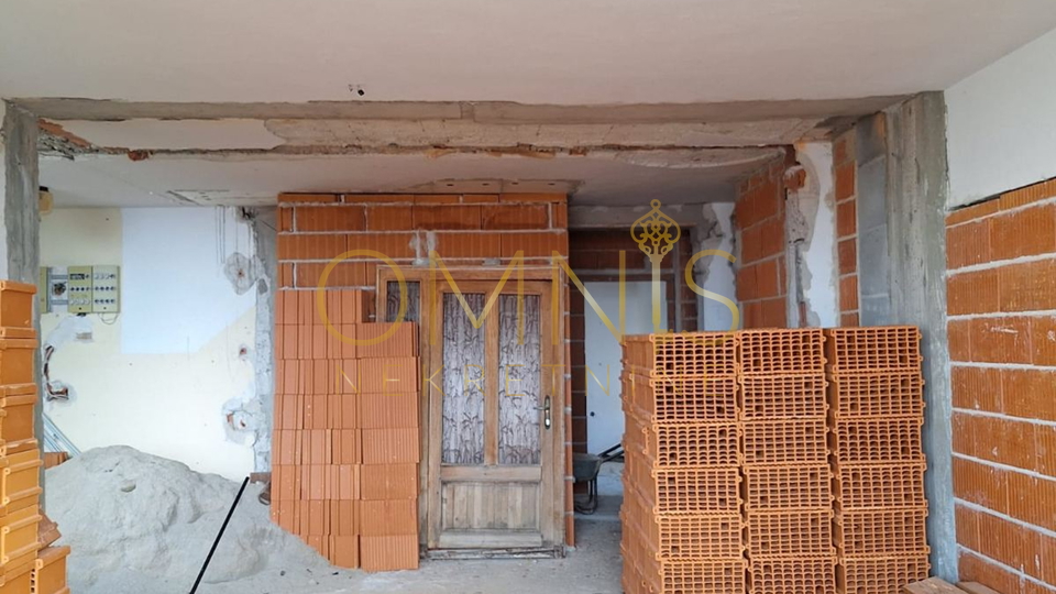 Crikvenica, Dramalj -stan roh-bau s prekrasnim pogledom na Kvarner, okućnica, prodaja!