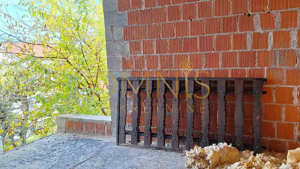 Crikvenica, Dramalj -stan roh-bau s prekrasnim pogledom na Kvarner, okućnica, prodaja!