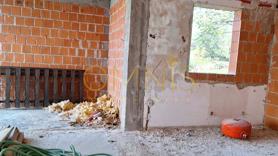 Crikvenica, Dramalj -stan roh-bau s prekrasnim pogledom na Kvarner, okućnica, prodaja!