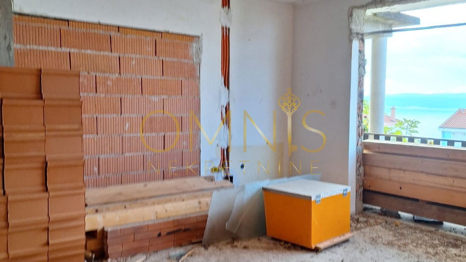 Crikvenica, Dramalj -stan roh-bau s prekrasnim pogledom na Kvarner, okućnica, prodaja!