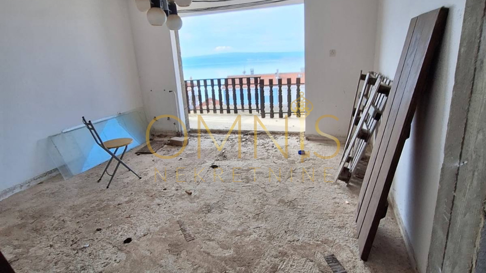 Crikvenica, Dramalj -stan roh-bau s prekrasnim pogledom na Kvarner, okućnica, prodaja!