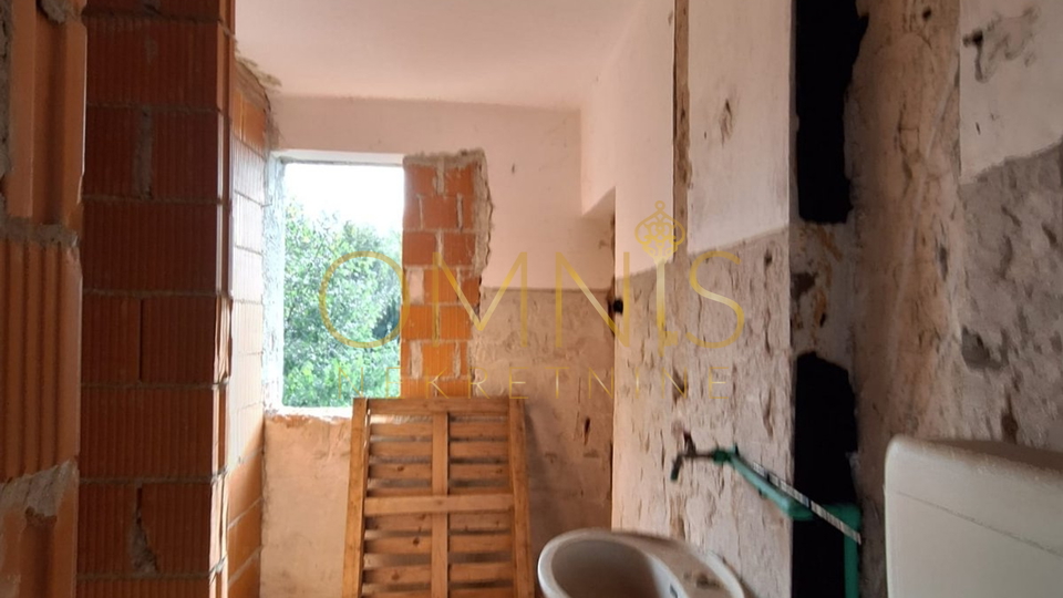 Crikvenica, Dramalj -stan roh-bau s prekrasnim pogledom na Kvarner, okućnica, prodaja!