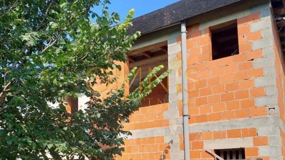 Crikvenica, Dramalj -stan roh-bau s prekrasnim pogledom na Kvarner, okućnica, prodaja!
