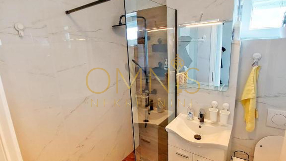 Potpuno renoviran i moderno uređen stan na Rastočinama