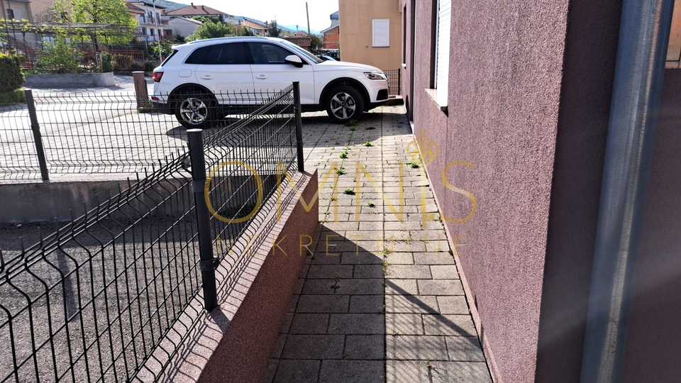 Crikvenica, apartment 100m2, 2 bedrooms + living room with dining area, 3 parking spaces, for sale!