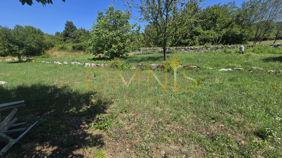 Kastav, Trinajstići -zemljište – 1195 m², građevinska zona 785 m², prodaja!