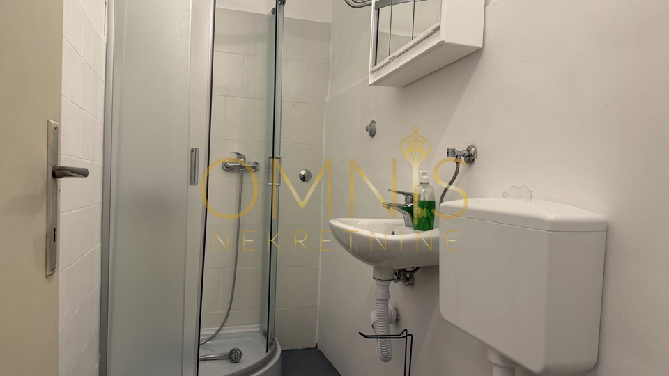 BAKAR – NOVOADAPTIRANI 1-SOBNI STAN, 29 m² – PRIZEMLJE