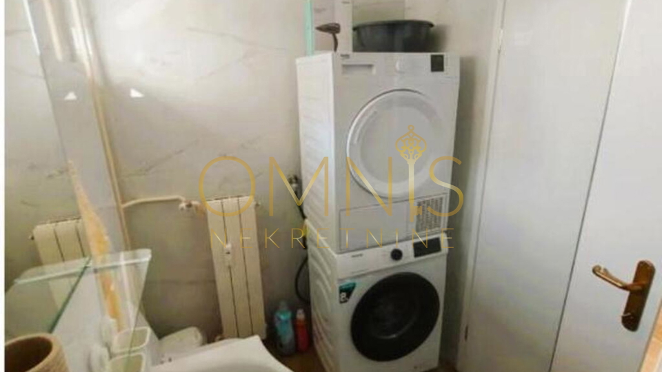 Potpuno renoviran i moderno uređen stan na Rastočinama