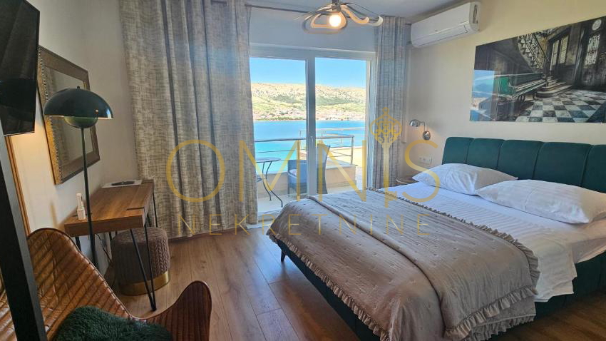 PAG – OBITELJSKI HOTEL 50 m OD MORA! 600 m² – IZVRSNA INVESTICIJA