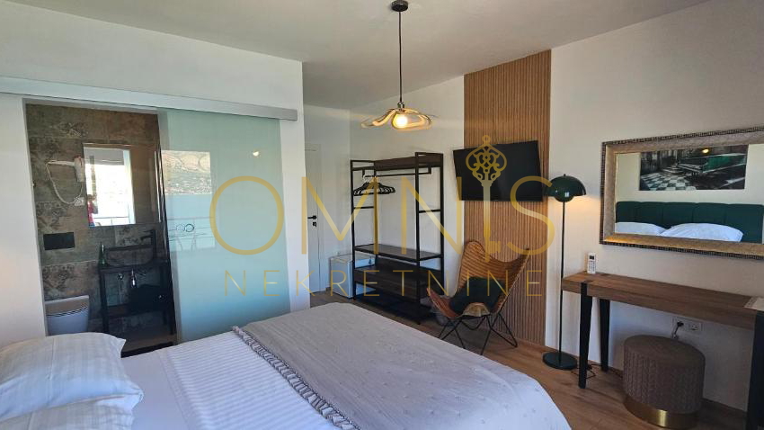 PAG – OBITELJSKI HOTEL 50 m OD MORA! 600 m² – IZVRSNA INVESTICIJA