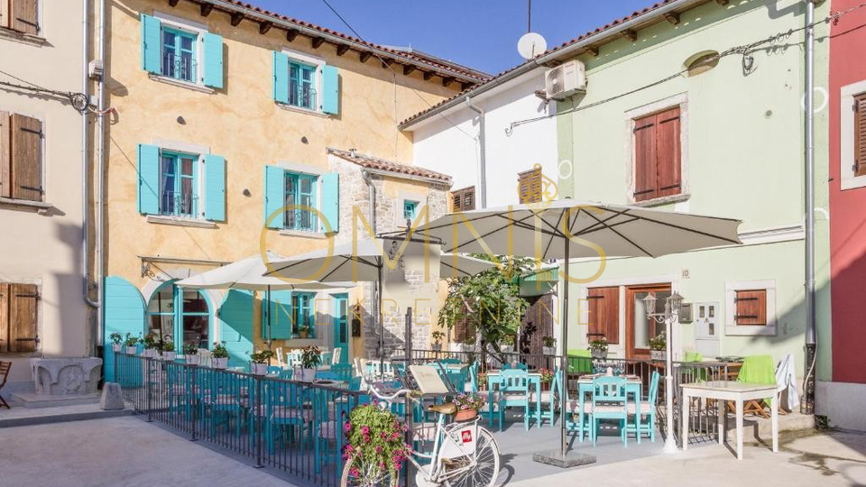 FAŽANA – RESTORAN I HERITAGE BOUTIQUE HOTEL U ZGRADI STAROJ 500 GODINA, 100 m OD MORA