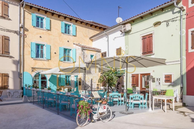 FAŽANA – RESTORAN I HERITAGE BOUTIQUE HOTEL U ZGRADI STAROJ 500 GODINA, 100 m OD MORA