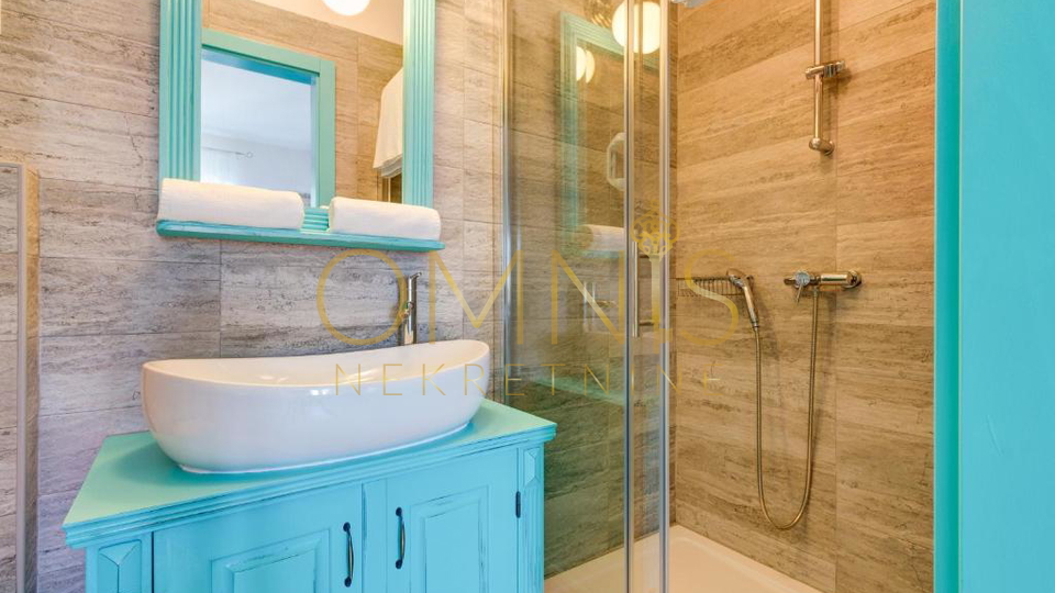 FAŽANA – RESTORAN I HERITAGE BOUTIQUE HOTEL U ZGRADI STAROJ 500 GODINA, 100 m OD MORA
