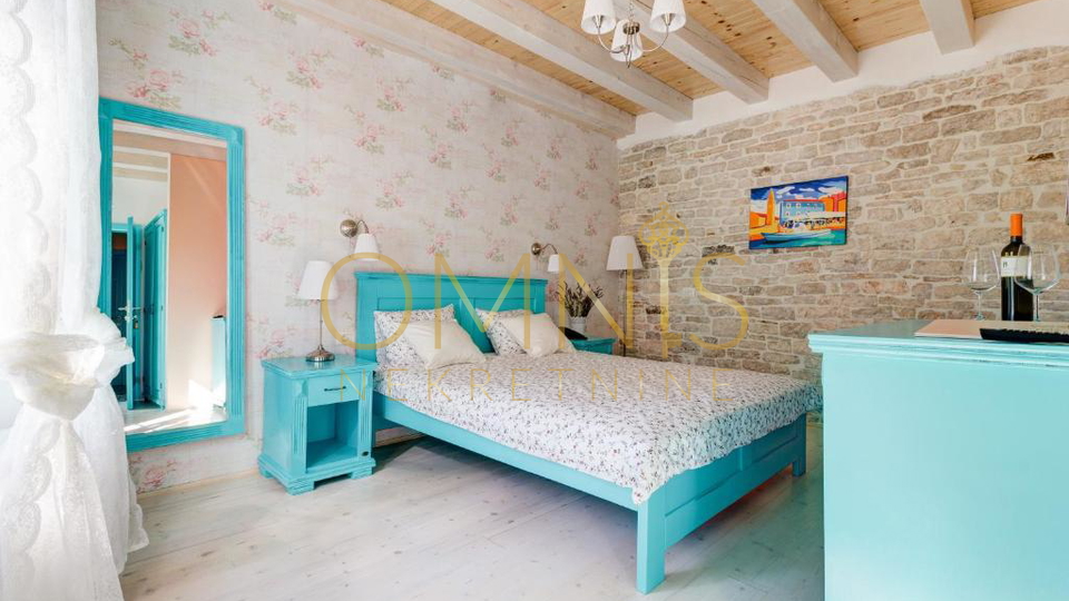 FAŽANA – RESTORAN I HERITAGE BOUTIQUE HOTEL U ZGRADI STAROJ 500 GODINA, 100 m OD MORA