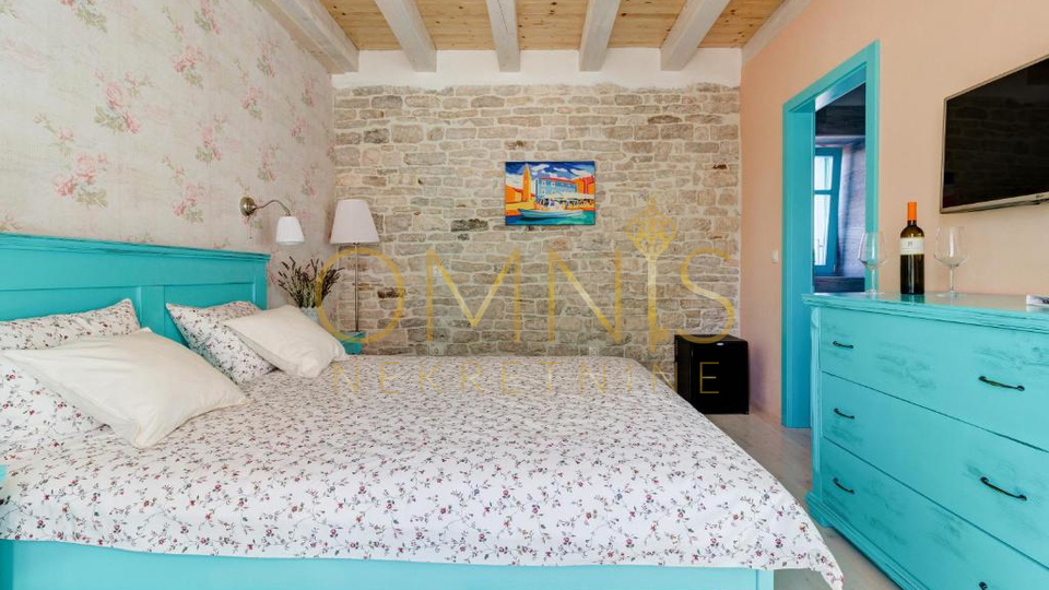 FAŽANA – RESTORAN I HERITAGE BOUTIQUE HOTEL U ZGRADI STAROJ 500 GODINA, 100 m OD MORA