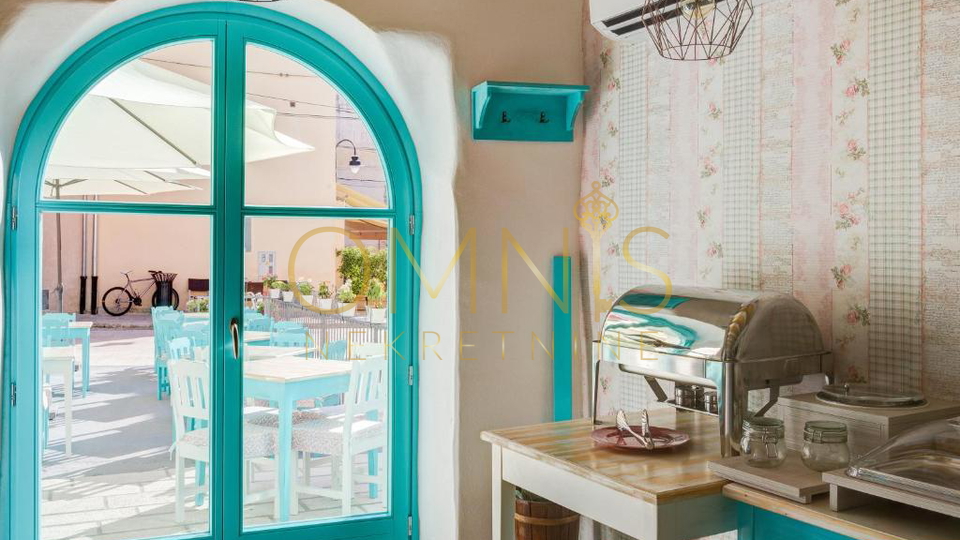 FAŽANA – RESTORAN I HERITAGE BOUTIQUE HOTEL U ZGRADI STAROJ 500 GODINA, 100 m OD MORA