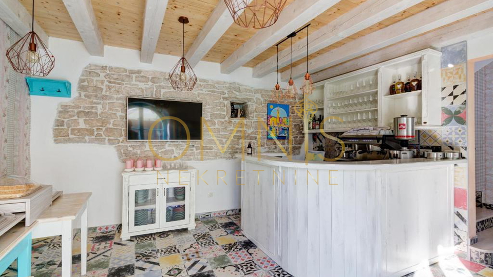FAŽANA – RESTORAN I HERITAGE BOUTIQUE HOTEL U ZGRADI STAROJ 500 GODINA, 100 m OD MORA