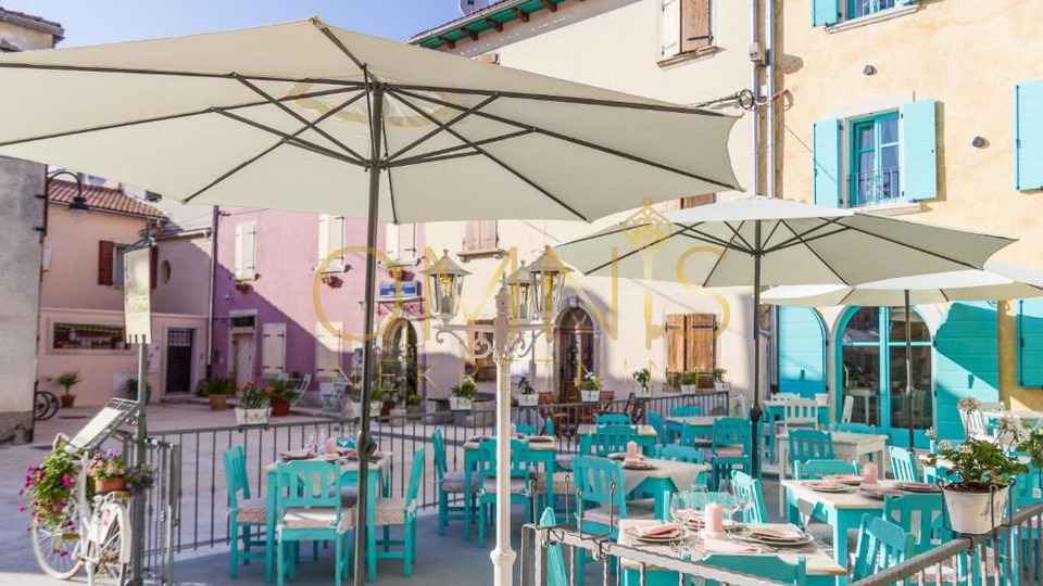 FAŽANA – RESTORAN I HERITAGE BOUTIQUE HOTEL U ZGRADI STAROJ 500 GODINA, 100 m OD MORA