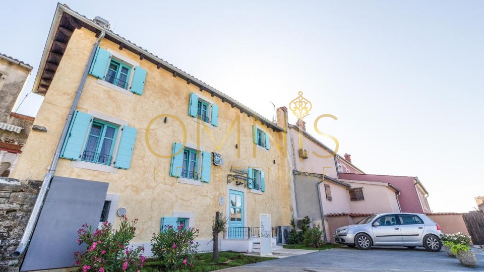 FAŽANA – RESTORAN I HERITAGE BOUTIQUE HOTEL U ZGRADI STAROJ 500 GODINA, 100 m OD MORA