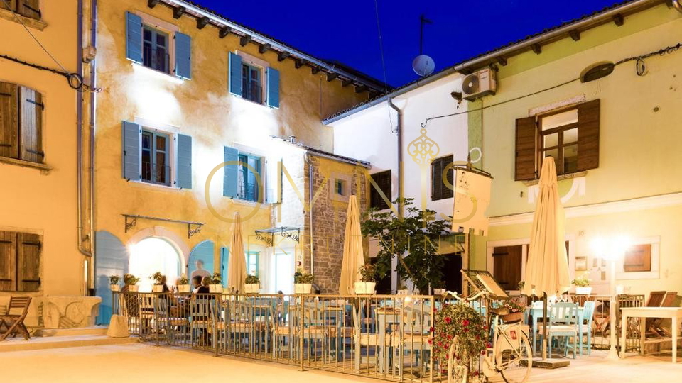FAŽANA – RESTORAN I HERITAGE BOUTIQUE HOTEL U ZGRADI STAROJ 500 GODINA, 100 m OD MORA