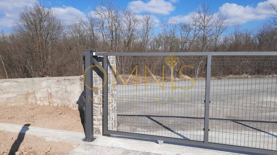 Kastav – Industrijska zona 22.000 m² ograđenog terena, najam!