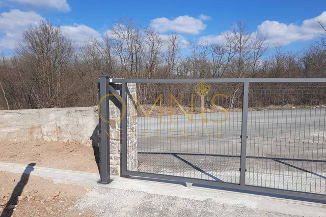 Kastav – Industrijska zona 22.000 m² ograđenog terena, najam!