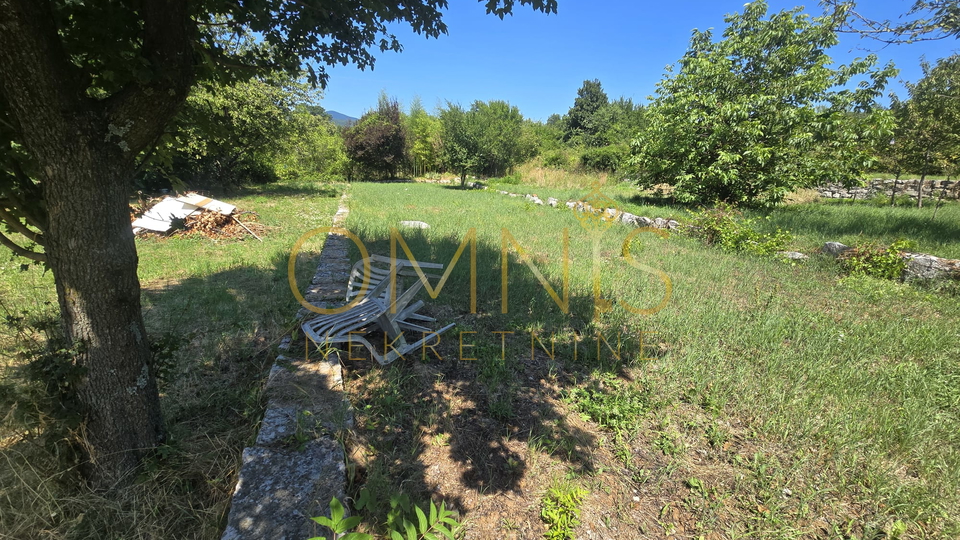 Kastav, Trinajstići -zemljište – 1195 m², građevinska zona 785 m², prodaja!