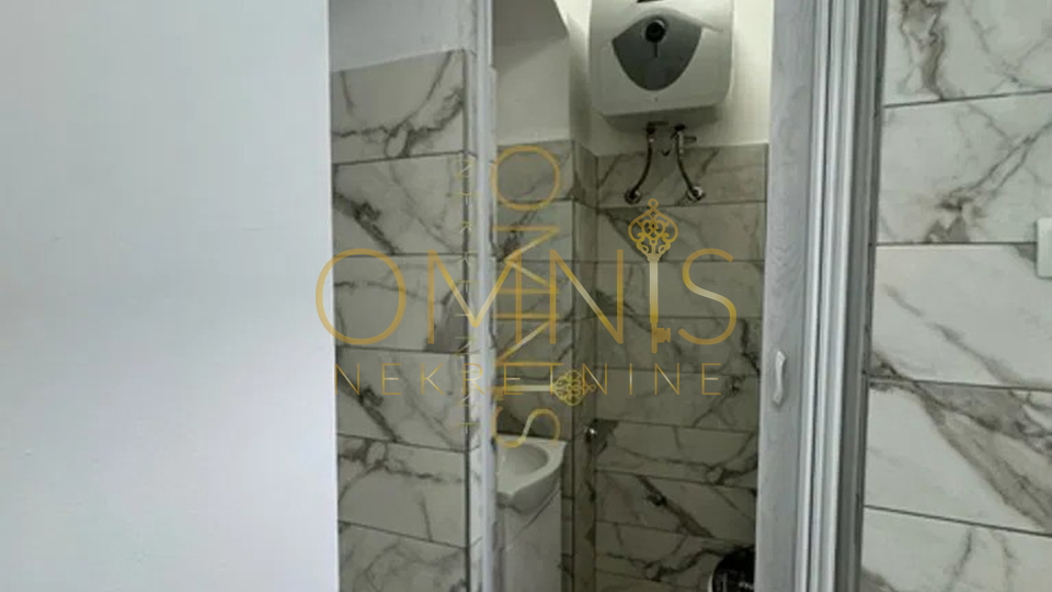 RIJEKA,POSLOVNI PROSTOR-24m2, CENTAR,ADAPTIRAN!