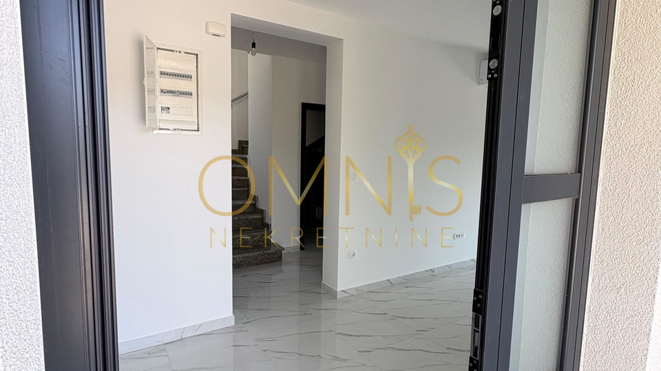 OTOK KRK, GRAD KRK (okolica) – Moderna luksuzna vila s bazenom i pogledom na more