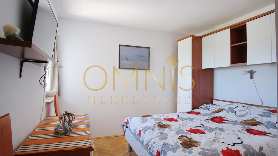 OTOK KRK – KLIMNO, trosoban apartman 60 m² s pogledom na more, 300 m od plaže