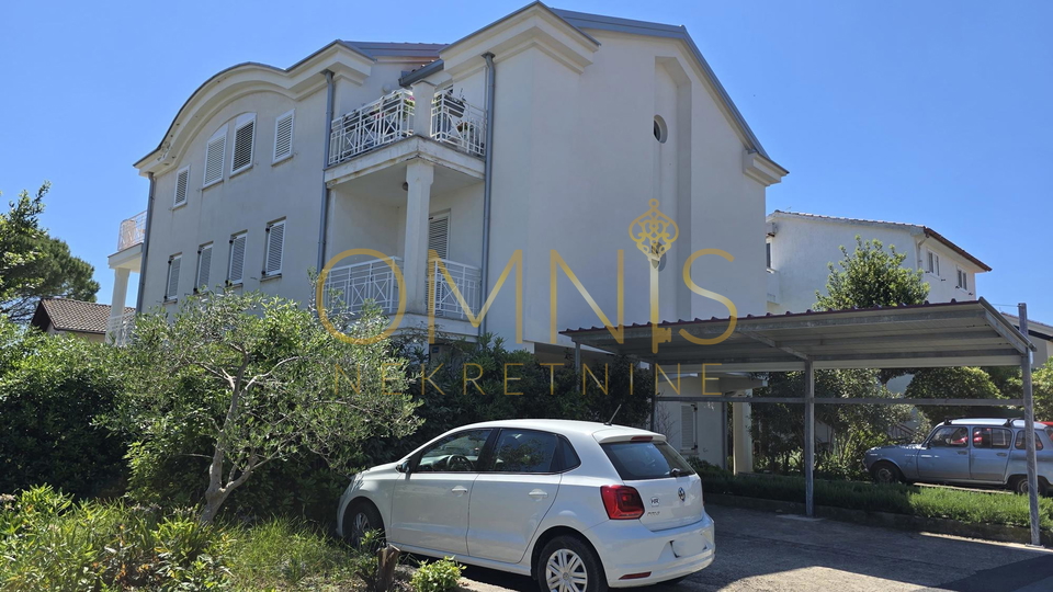 Apartman u Krku s parkirnim mjestom – 300 m od mora