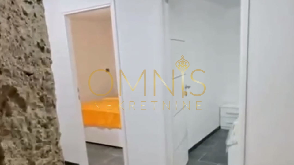 Selce -kuća sa dva stana, 50 m od mora!