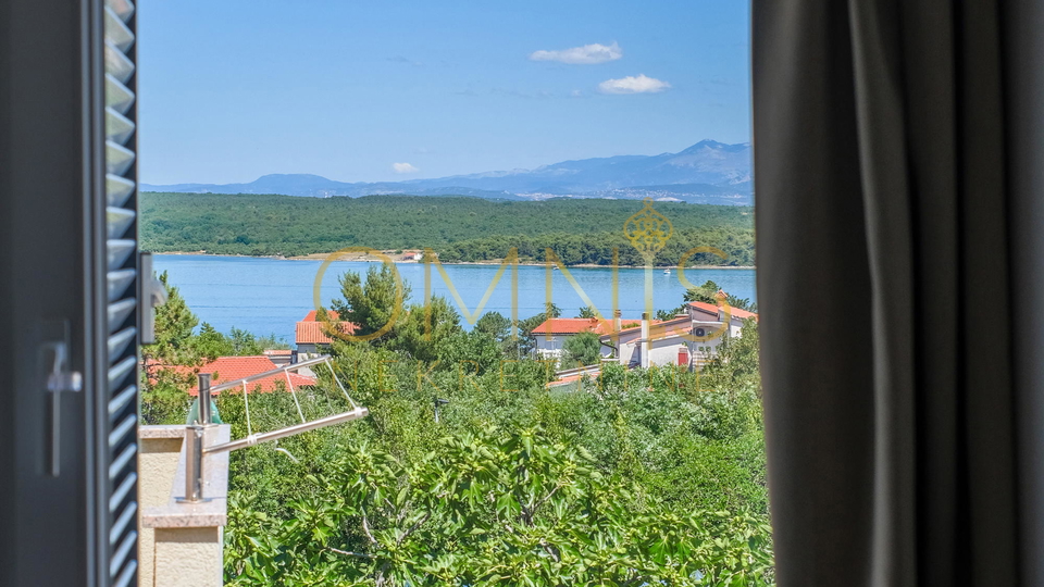 OTOK KRK – KLIMNO, trosoban apartman 60 m² s pogledom na more, 300 m od plaže