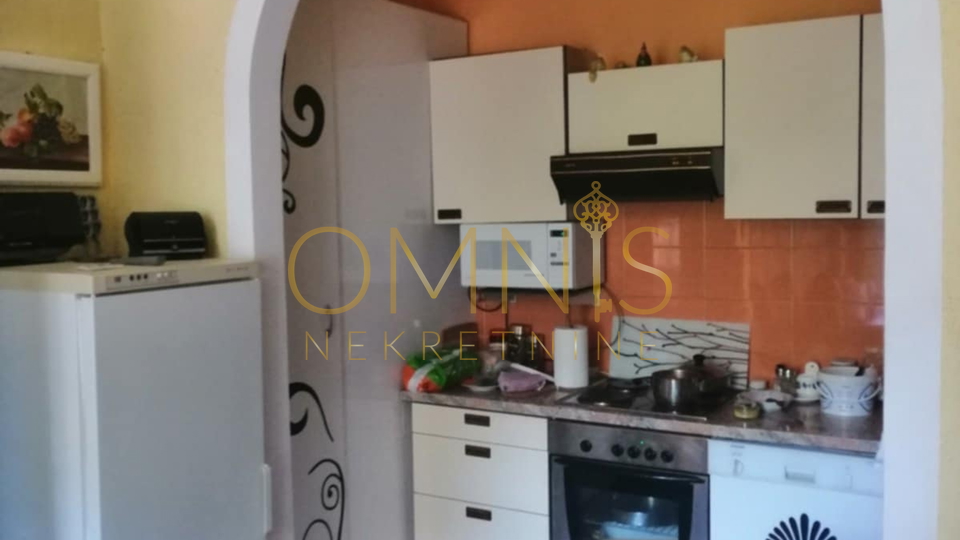 RIJEKA - CENTAR, PROSTRAN 4-SOBNI STAN S BALKONOM, 97 m² – 1. KAT