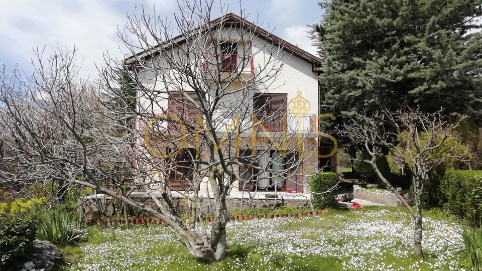 CRIKVENICA – GRIŽANE, kuća 300 m², 5 km od mora, velika okućnica 500 m