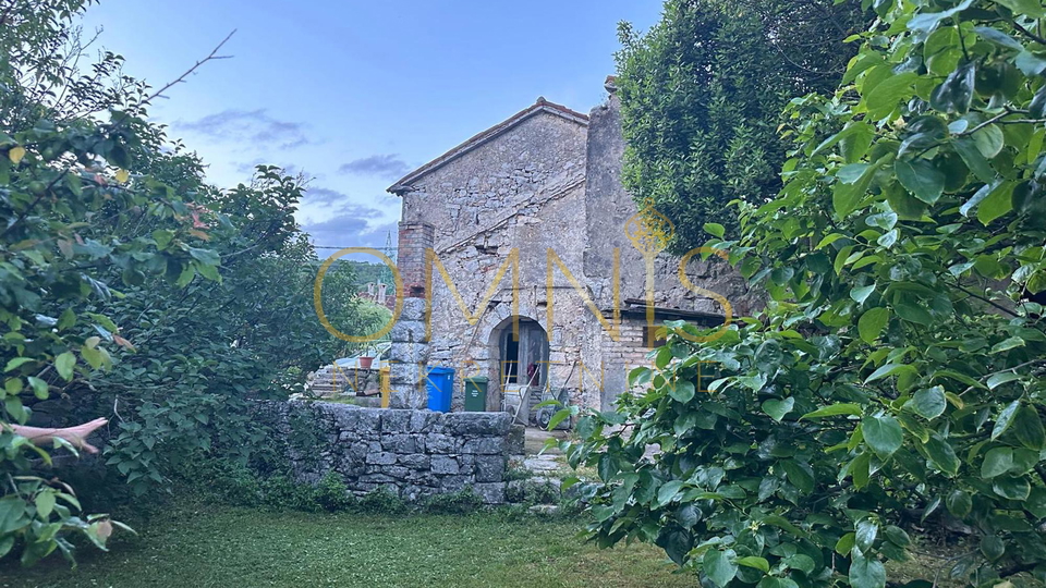 KASTAV – SPINČIĆI, KAMENA KUĆA 134 m² S VELIKOM OKUĆNICOM 858 m²