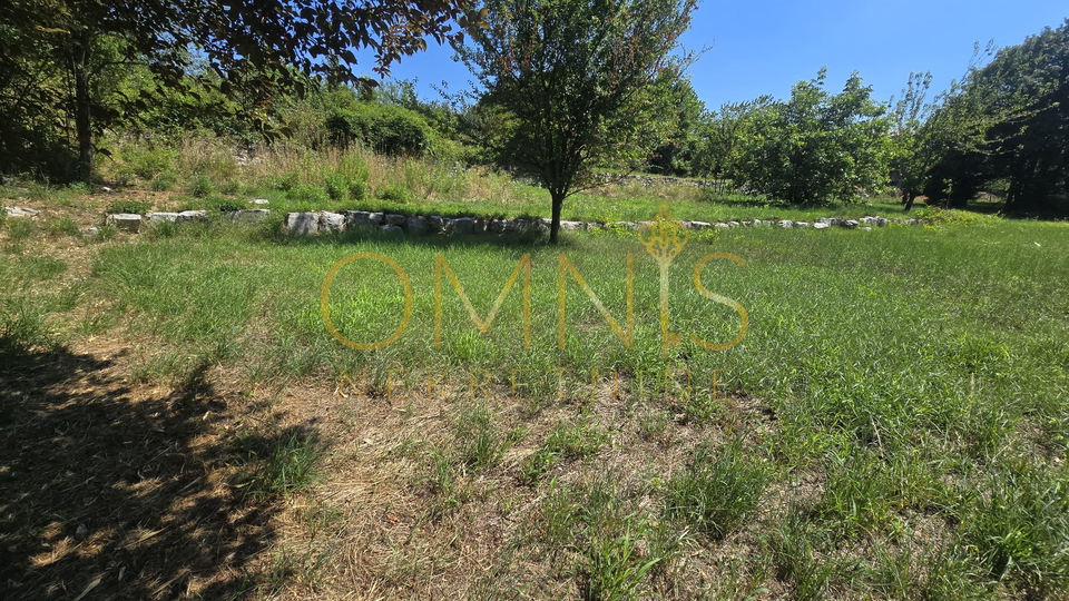 Kastav, Trinajstići -zemljište – 1195 m², građevinska zona 785 m², prodaja!