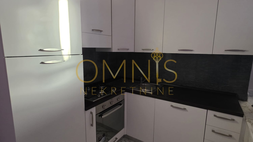 Selce -kuća sa dva stana, 50 m od mora!