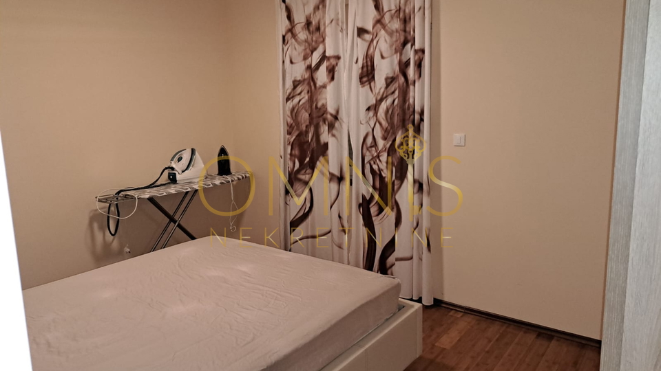 Crikvenica, apartment 100m2, 2 bedrooms + living room with dining area, 3 parking spaces, for sale!