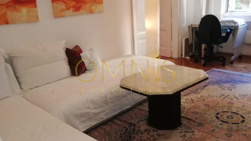 RIJEKA - CENTAR, PROSTRAN 4-SOBNI STAN S BALKONOM, 97 m² – 1. KAT
